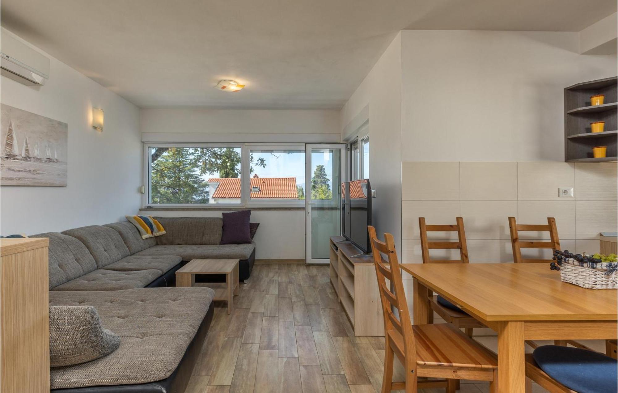 Amazing Apartment In Njivice With Kitchen Bagian luar foto